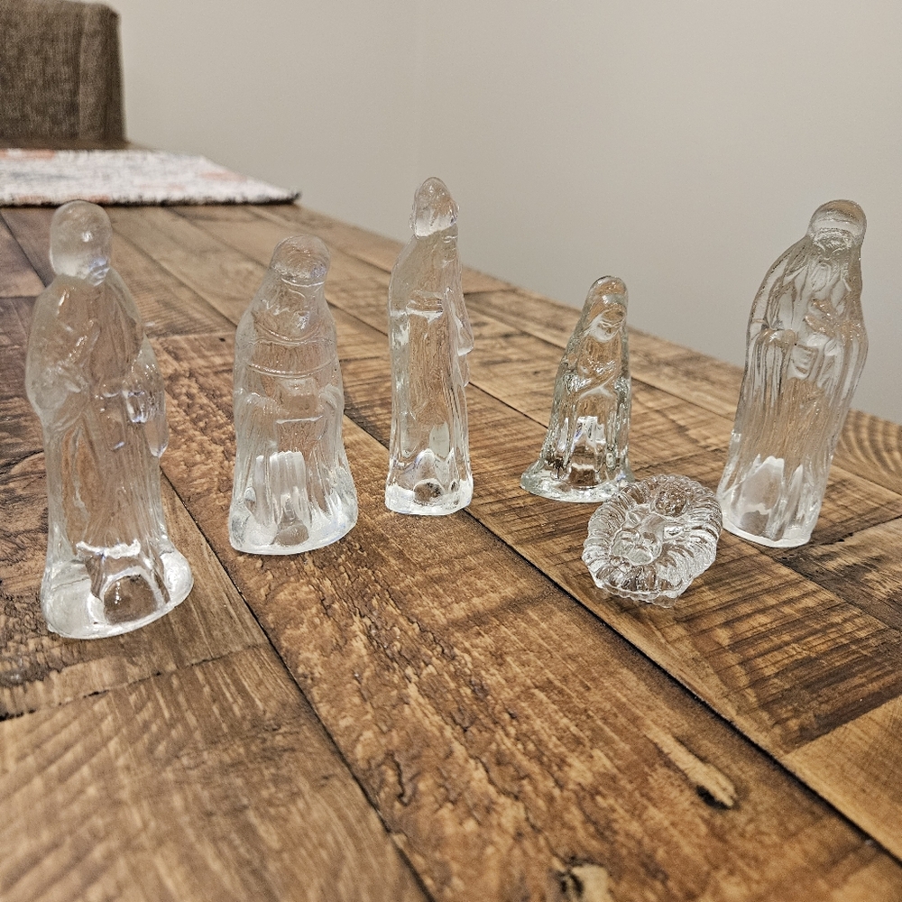 ❌️❌️SOLD❌️❌️Nativity Set 6 Piece Glass Miniature Scene Christmas - Picture 1 of 3